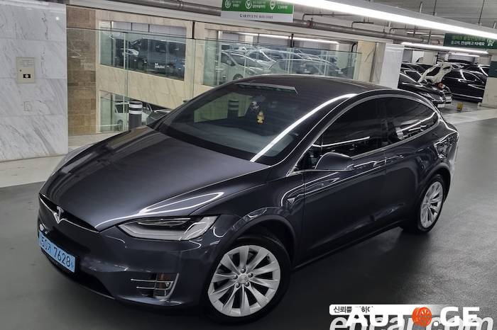 Tesla Model X 2019 — photo 2
