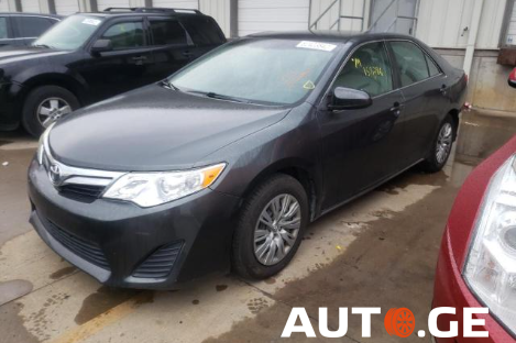 Toyota Camry 2012 — photo 2