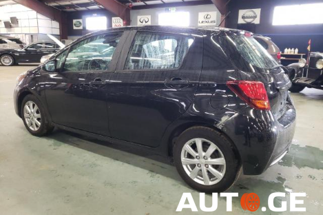 Toyota Yaris 2017 — photo 2