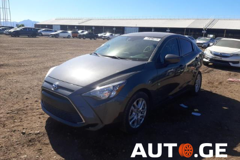 Toyota Yaris 2017 — photo 2