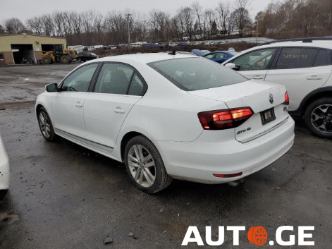 Volkswagen Jetta 2017 — photo 2