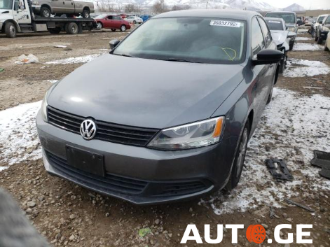 Volkswagen Jetta 2013 — photo 2
