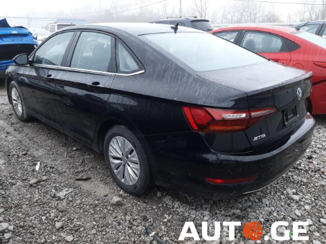 Volkswagen Jetta 2019 — photo 2