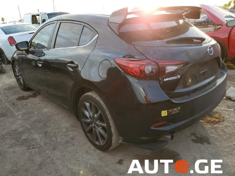 Mazda Mazda3 2018 — photo 2