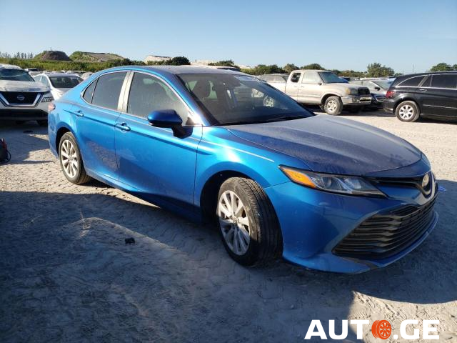 Toyota Camry 2020 — photo 2