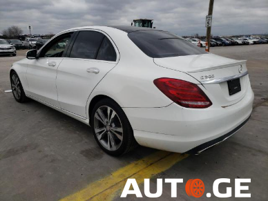 Mercedes-Benz C-300-Merc 2015 — photo 2