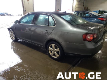 Volkswagen Jetta 2009 — photo 2