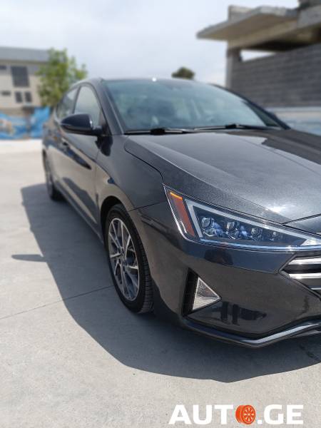 Hyundai Elantra 2020 — photo 2