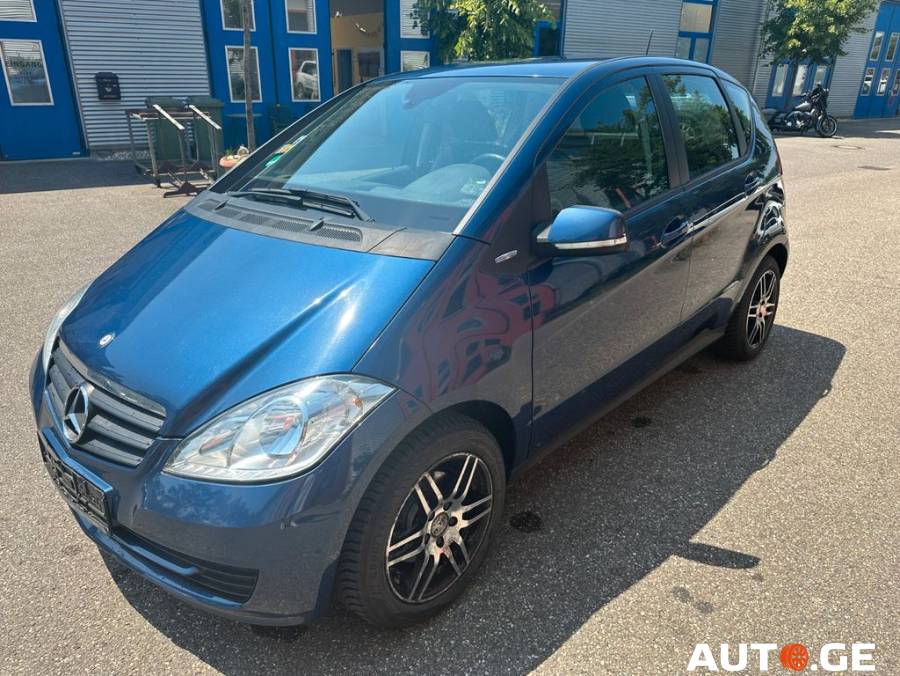 Mercedes-Benz A-180A 2010 — photo 2