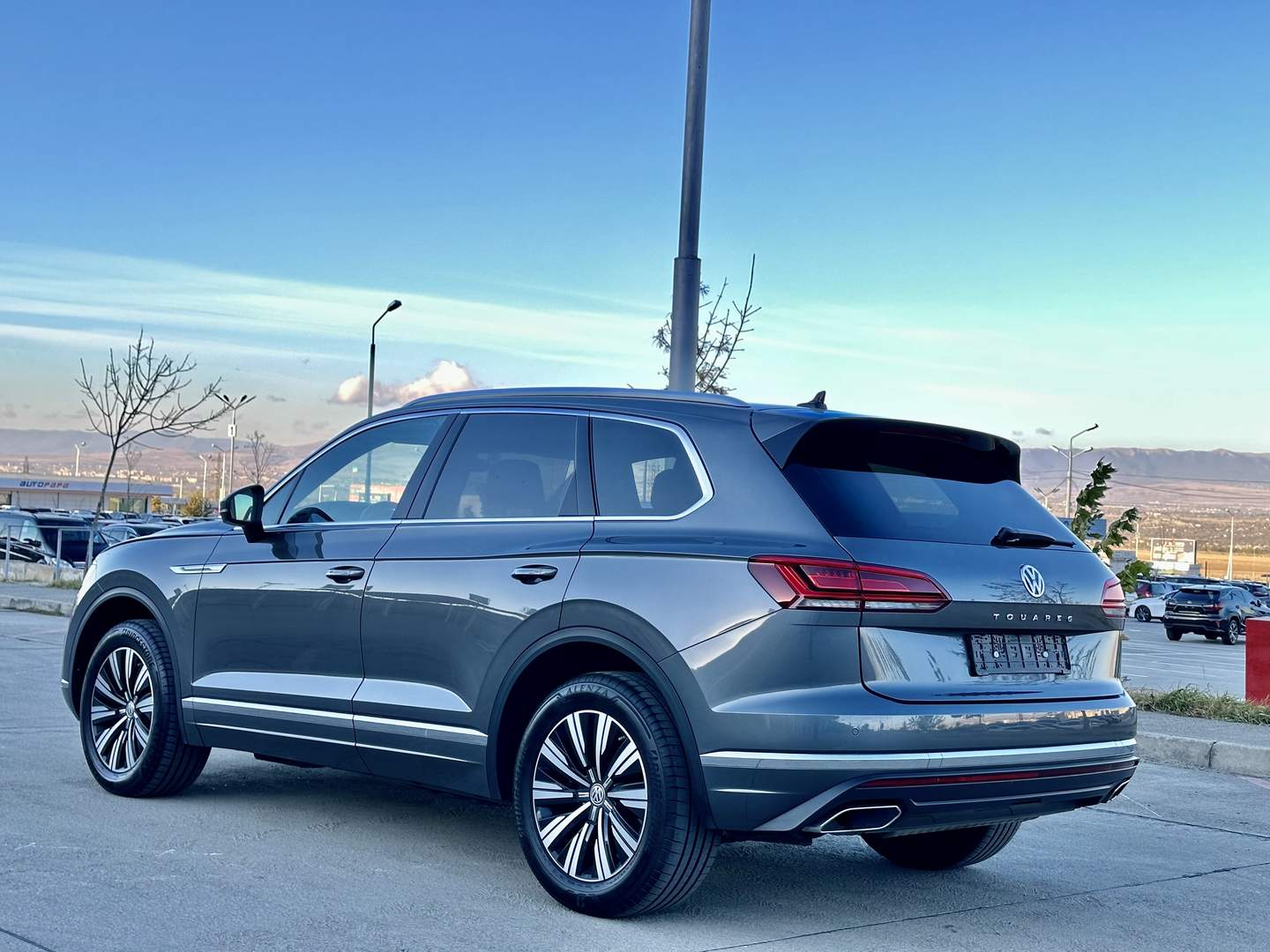 Volkswagen Touareg 2019 — photo 2