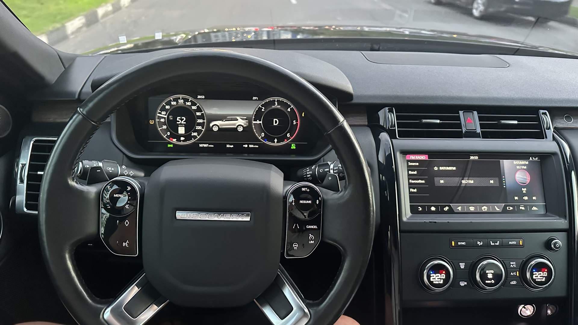 Land Rover Discovery 2019 — photo 2