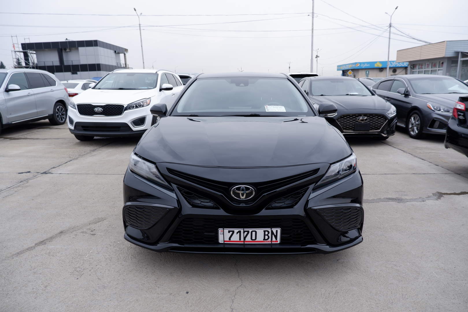 Toyota Camry 2021 — photo 2