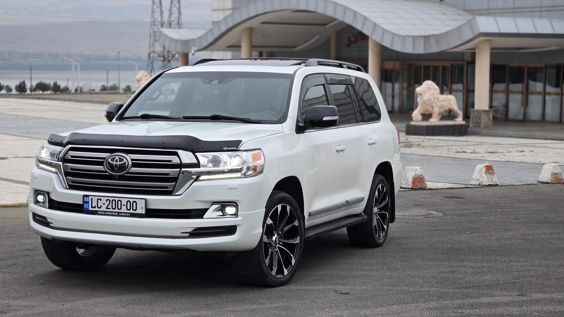 Toyota Land Cruiser 200 2018 — photo 2