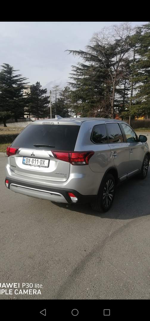 Mitsubishi Outlander 2019 — photo 2