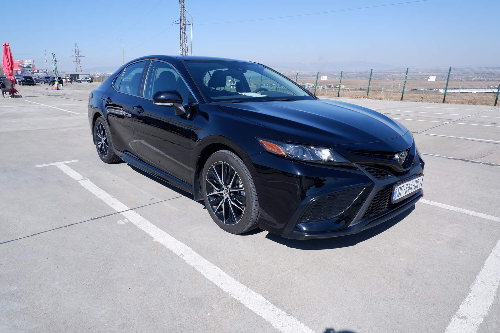Toyota Camry 2022 — photo 2