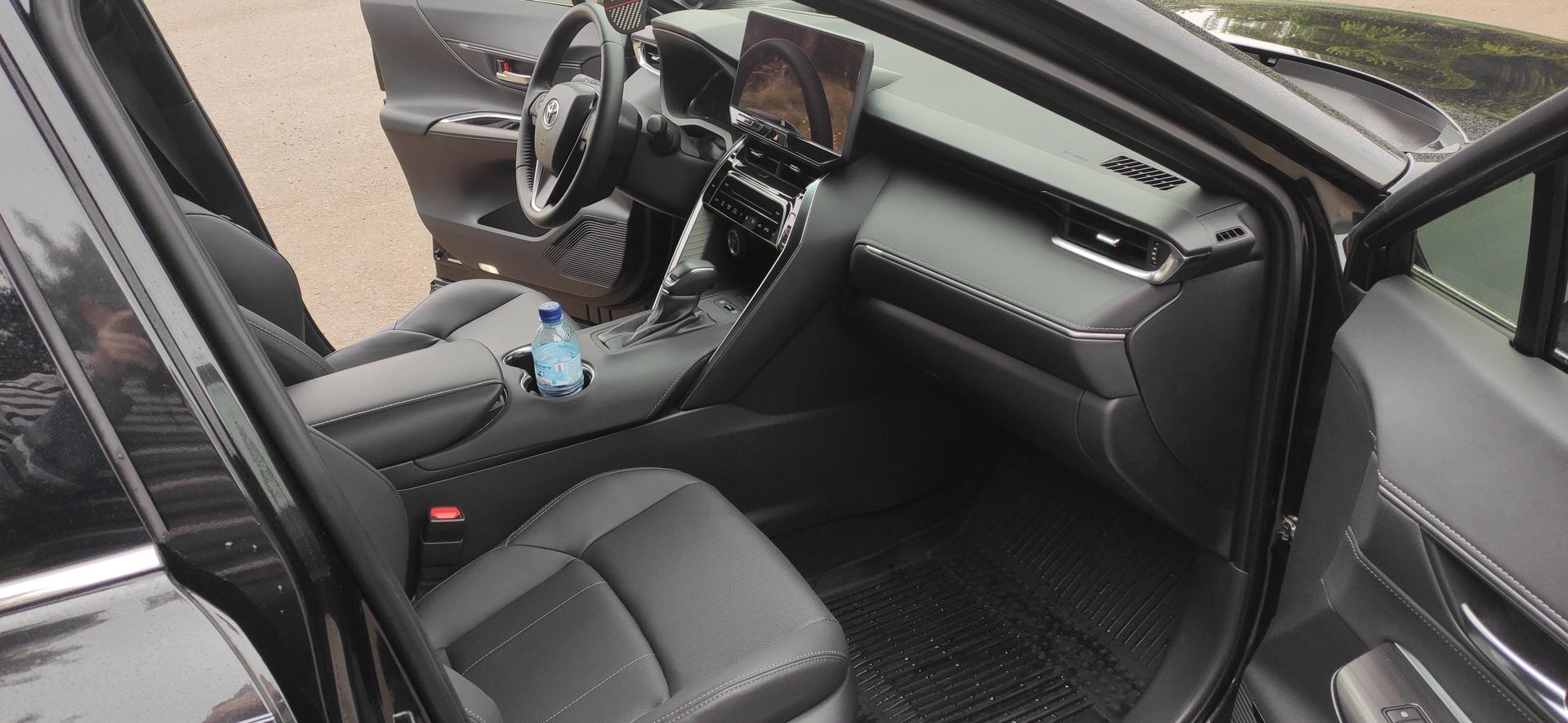 Toyota Venza 2024 — photo 2