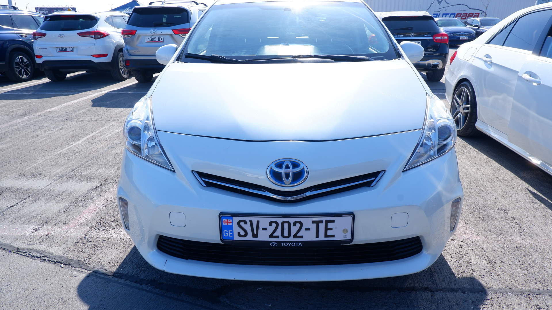 Toyota Prius V 2012 — photo 2
