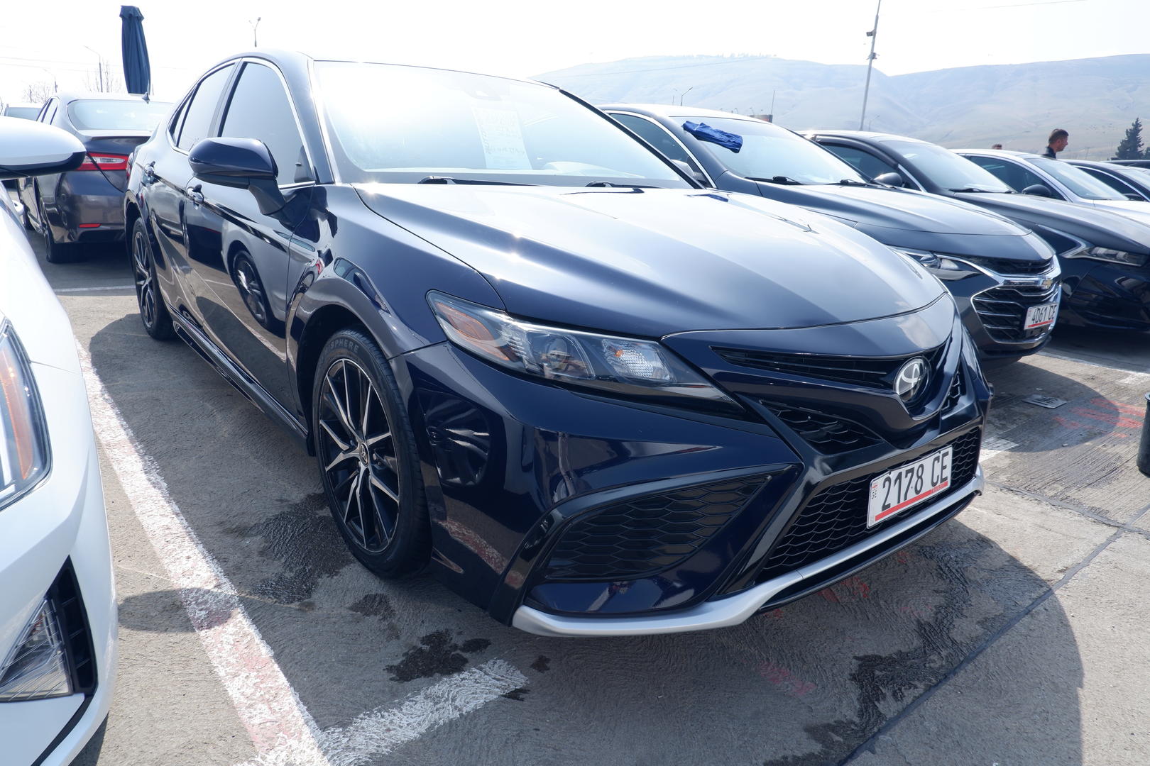 Toyota Camry 2021 — photo 2