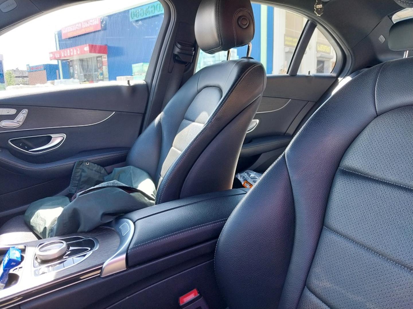 Mercedes-Benz C 300 2019 — photo 2