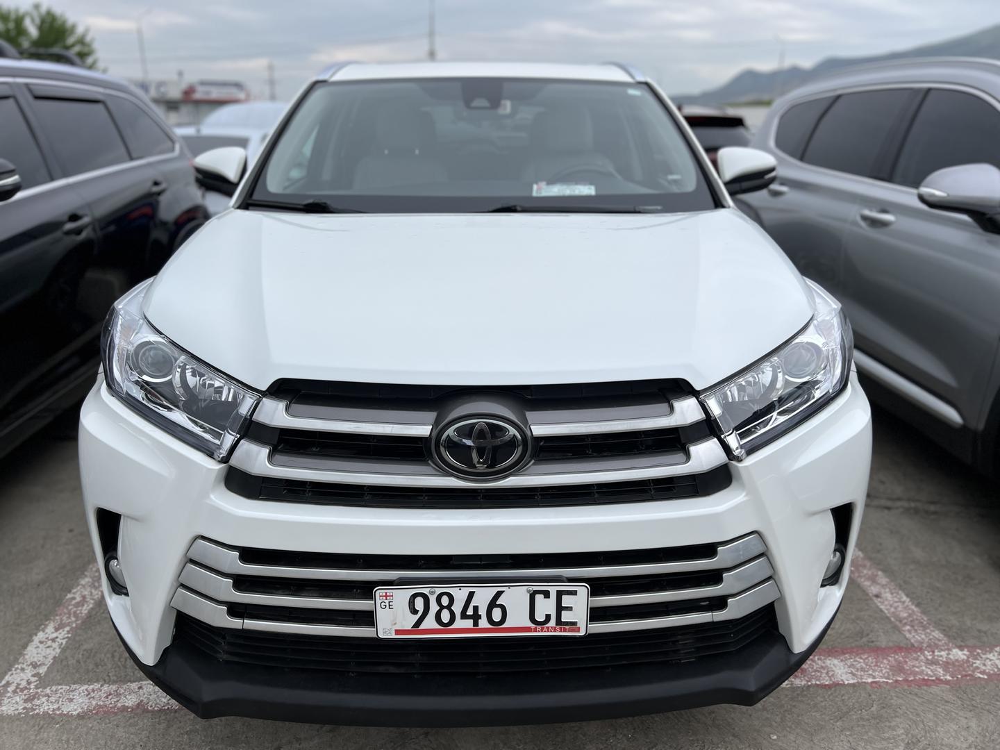 Toyota Highlander 2018 — photo 2