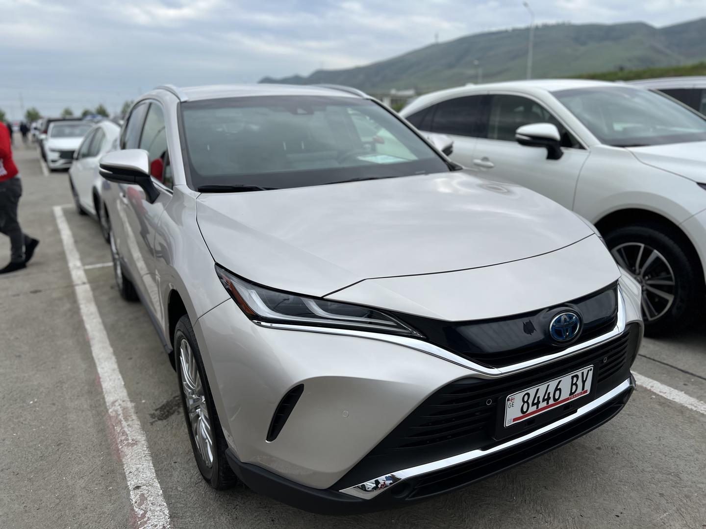 Toyota Venza 2022 — photo 2