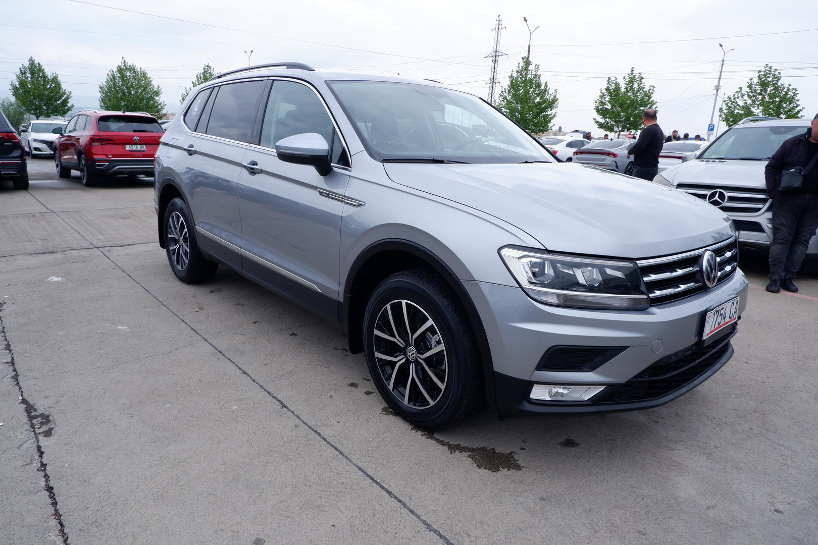 Volkswagen Tiguan 2021 — photo 2