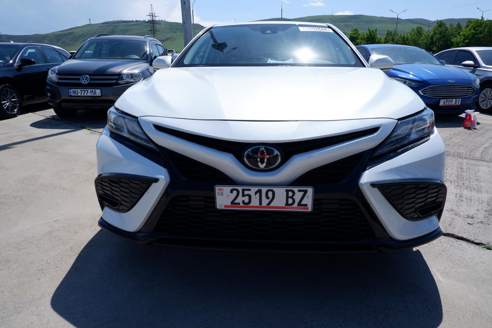 Toyota Camry 2021 — photo 2