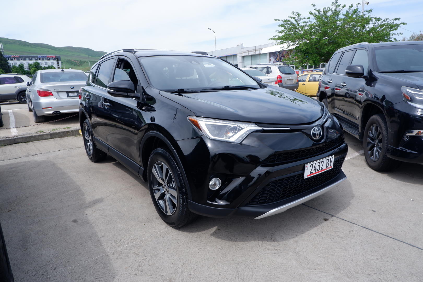 Toyota RAV4 2018 — photo 2