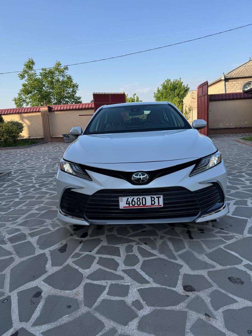 Toyota Camry 2023 — photo 2