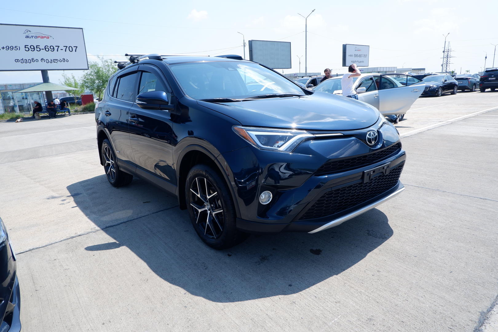 Toyota RAV4 2018 — photo 2