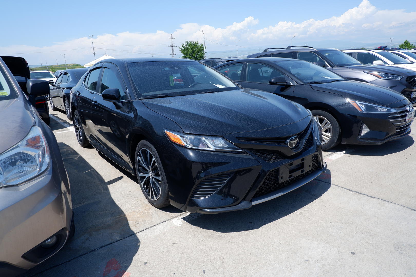 Toyota Camry 2019 — photo 2