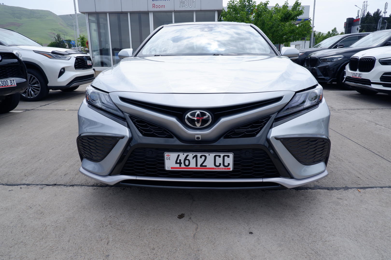 Toyota Camry 2021 — photo 2