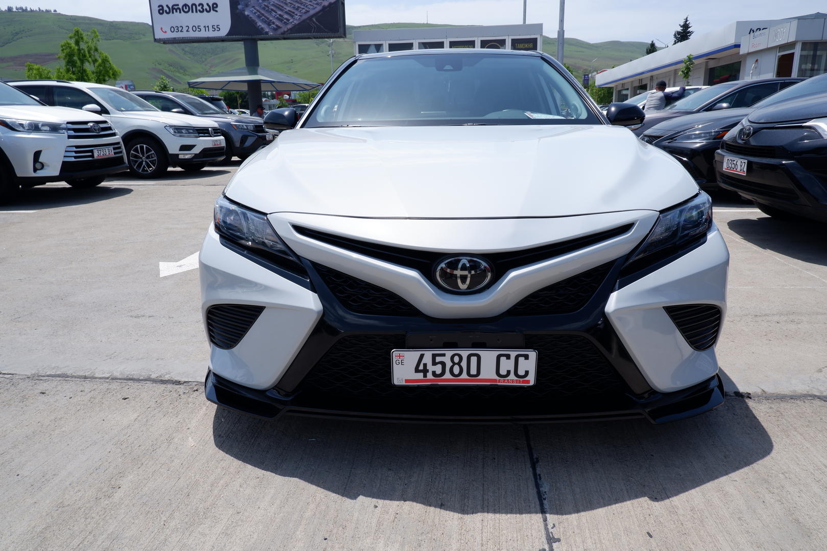 Toyota Camry 2021 — photo 2