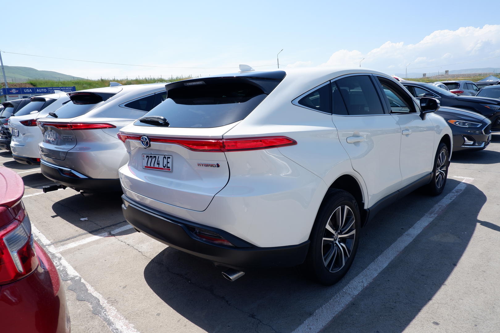 Toyota Venza 2021 — photo 2