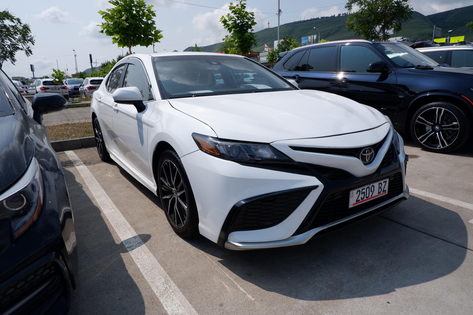 Toyota Camry 2021 — photo 2