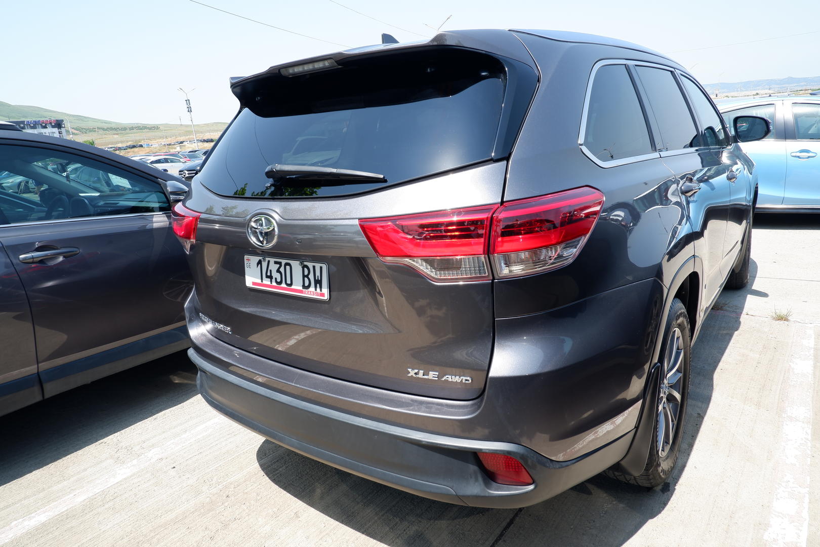 Toyota Highlander 2018 — photo 2