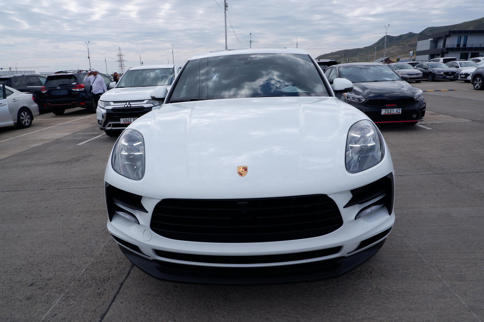 Porsche Macan 2021 — photo 2