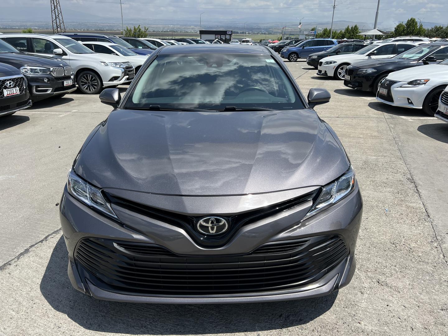 Toyota Camry 2018 — photo 2