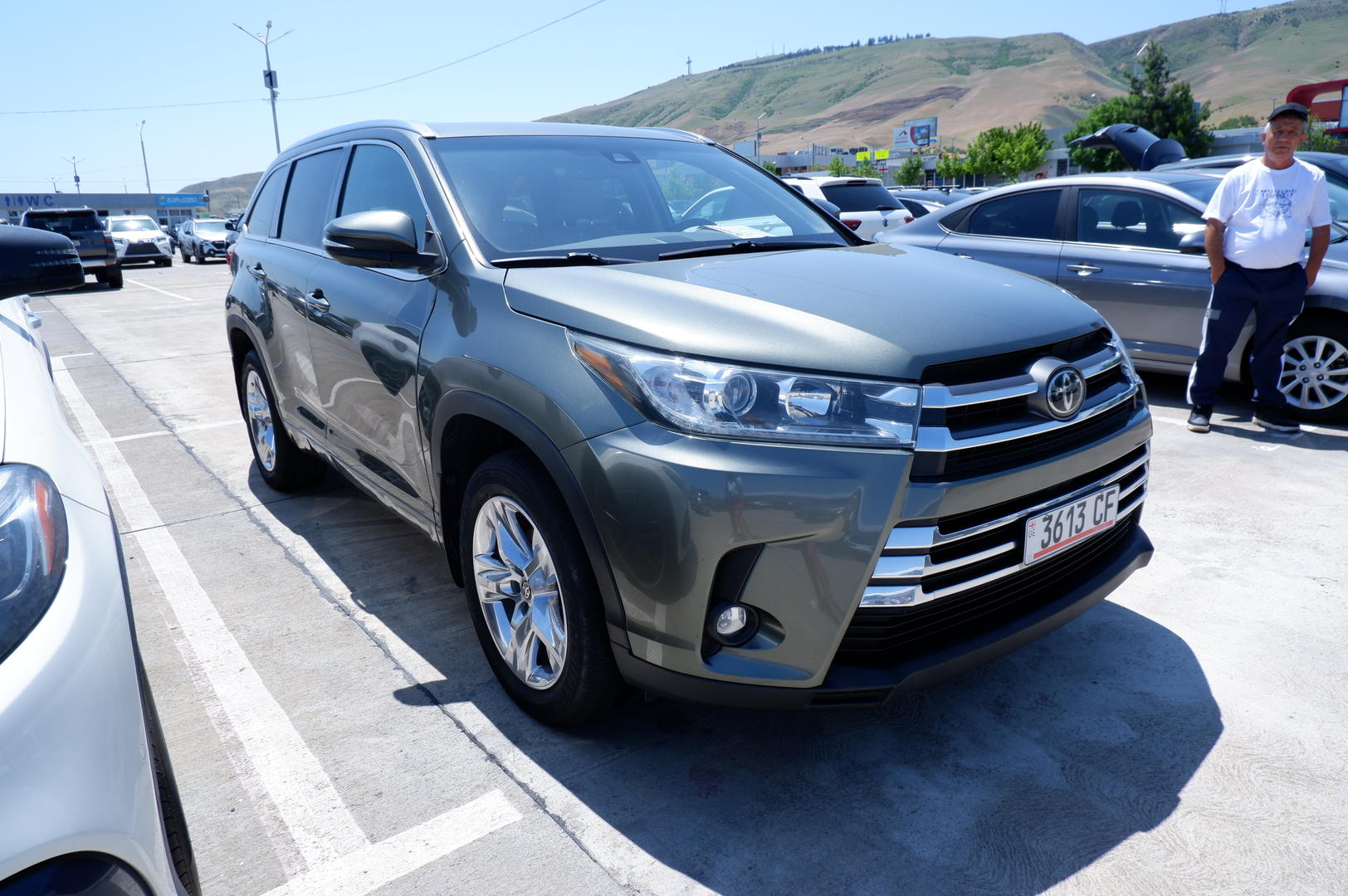 Toyota Highlander 2019 — photo 2