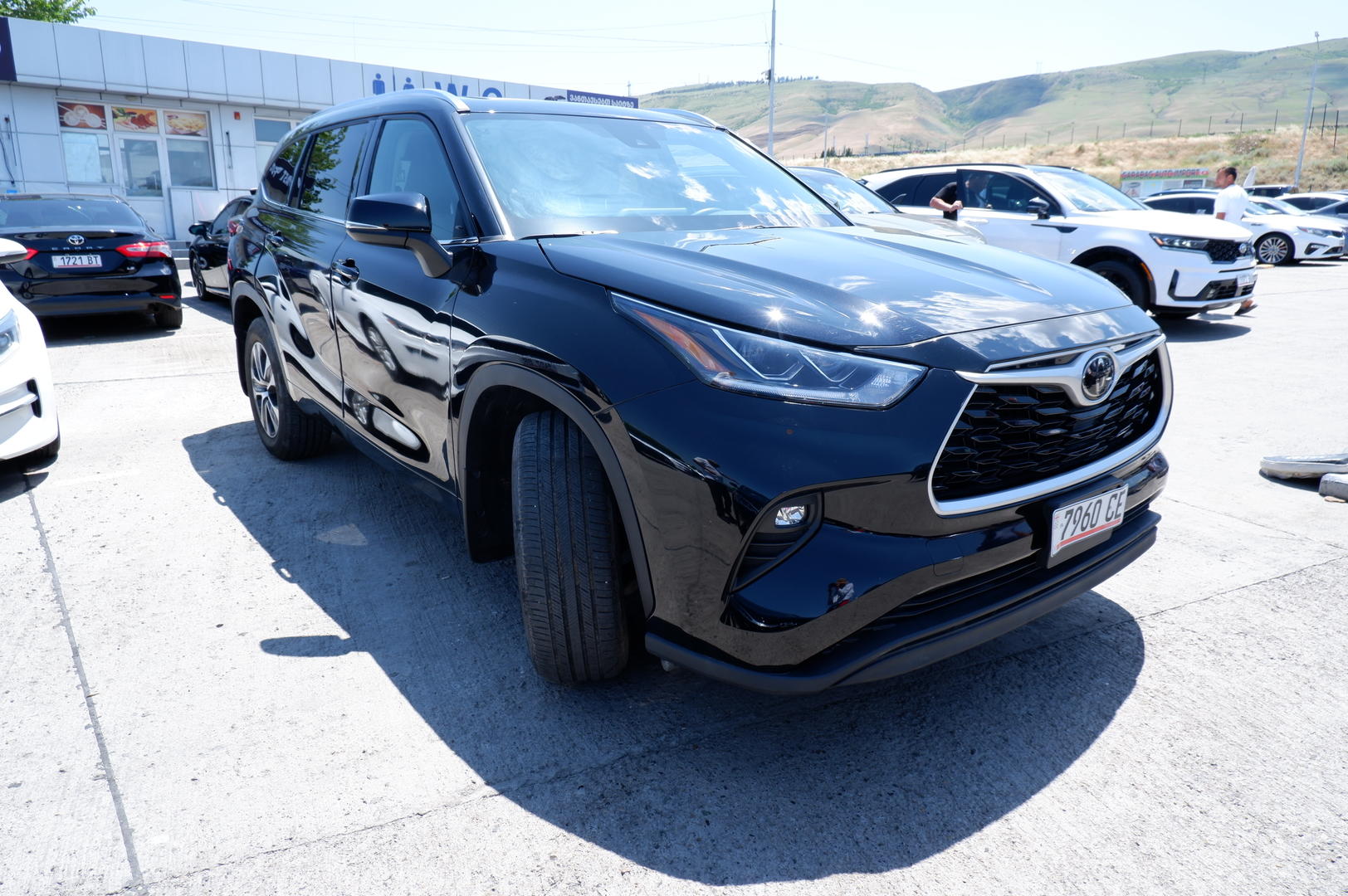 Toyota Highlander 2021 — photo 2