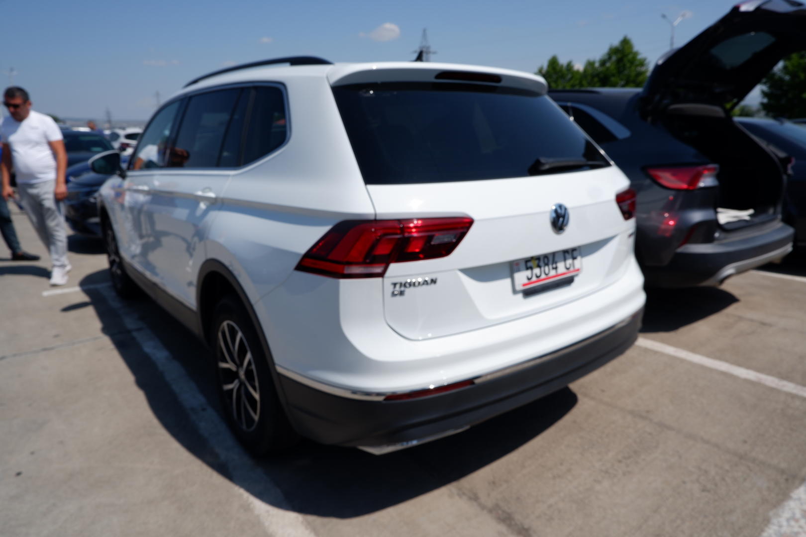 Volkswagen Tiguan 2020 — photo 2