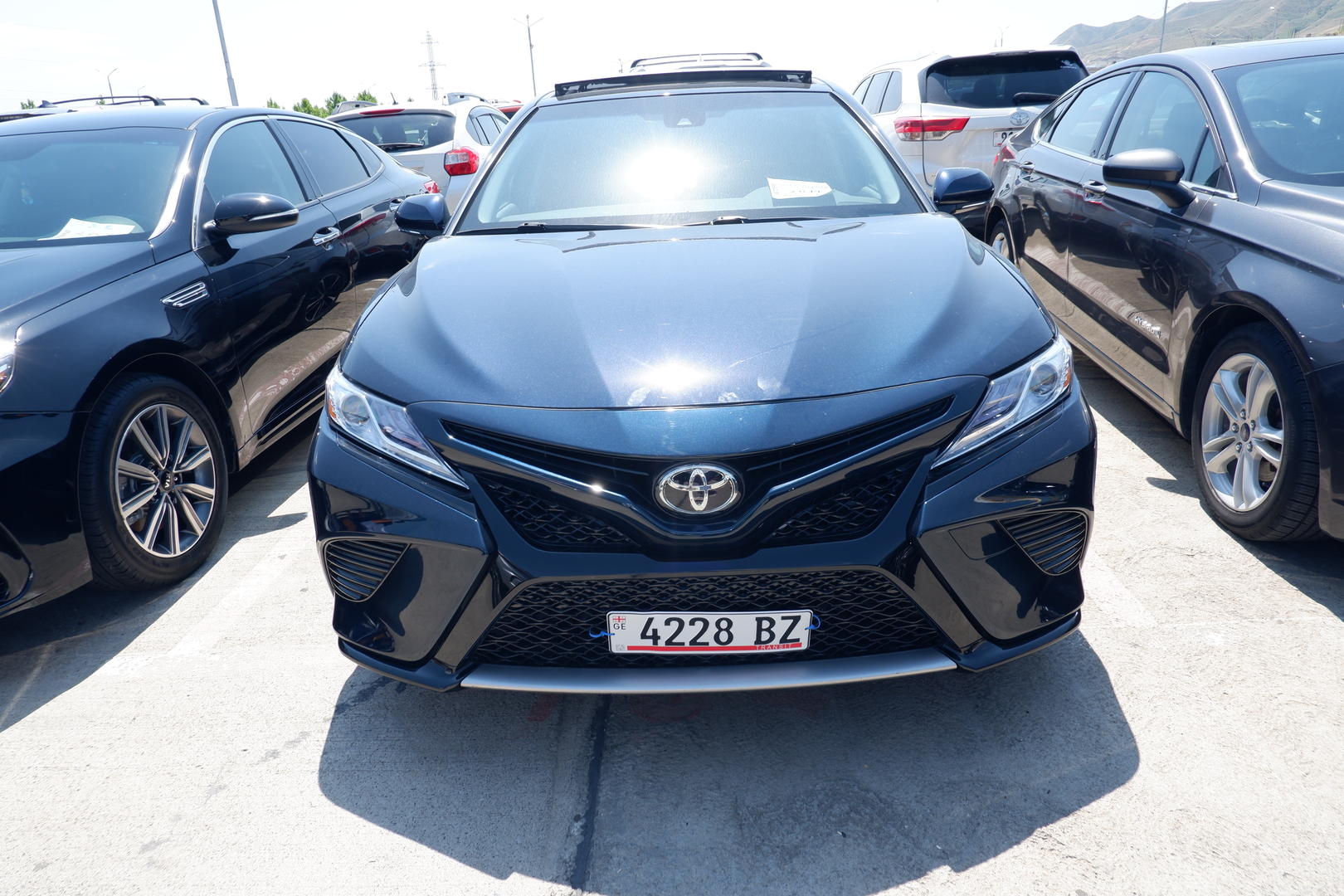 Toyota Camry 2019 — photo 2