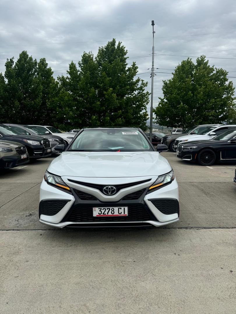 Toyota Camry 2021 — photo 2