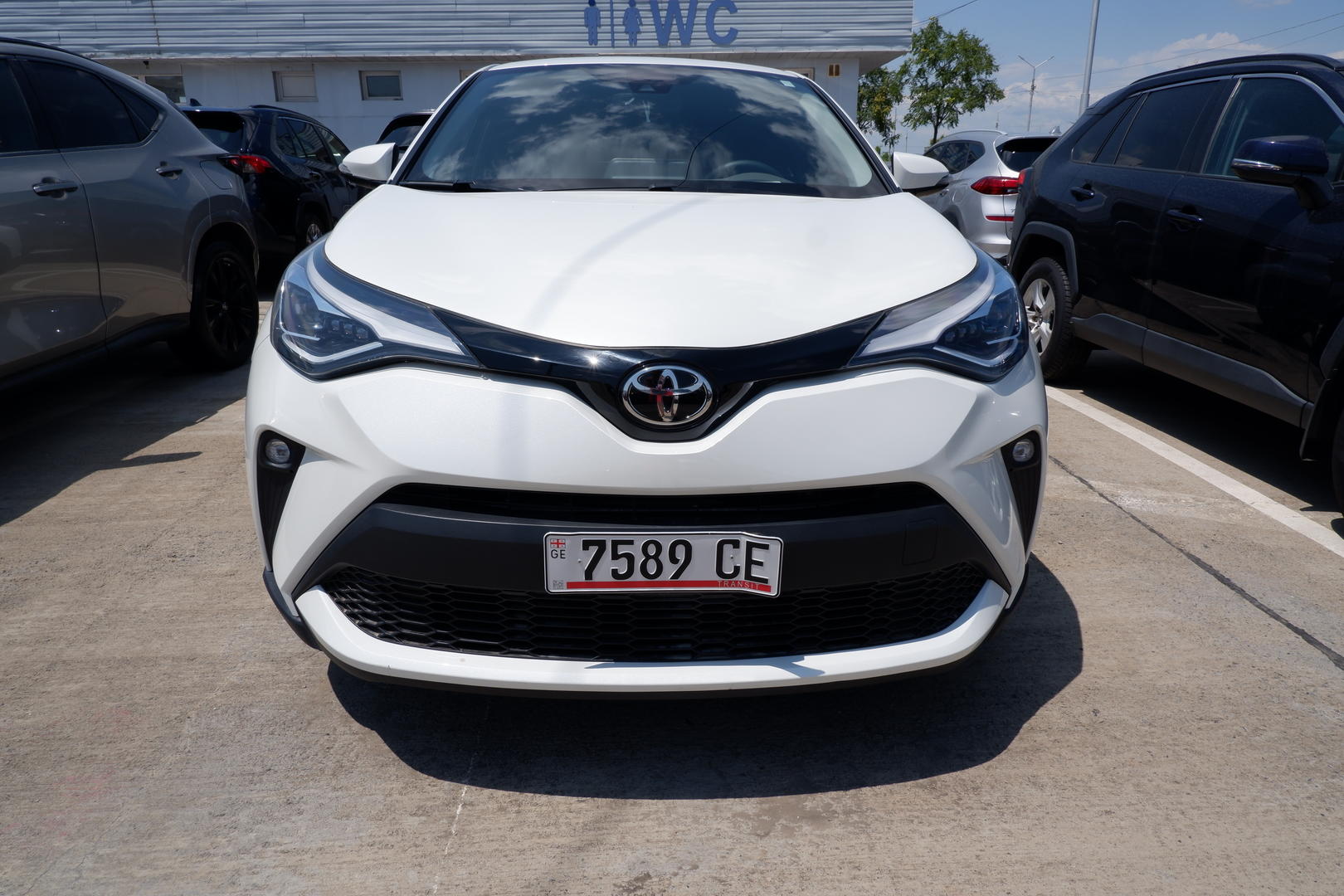 Toyota C-HR 2019 — photo 2