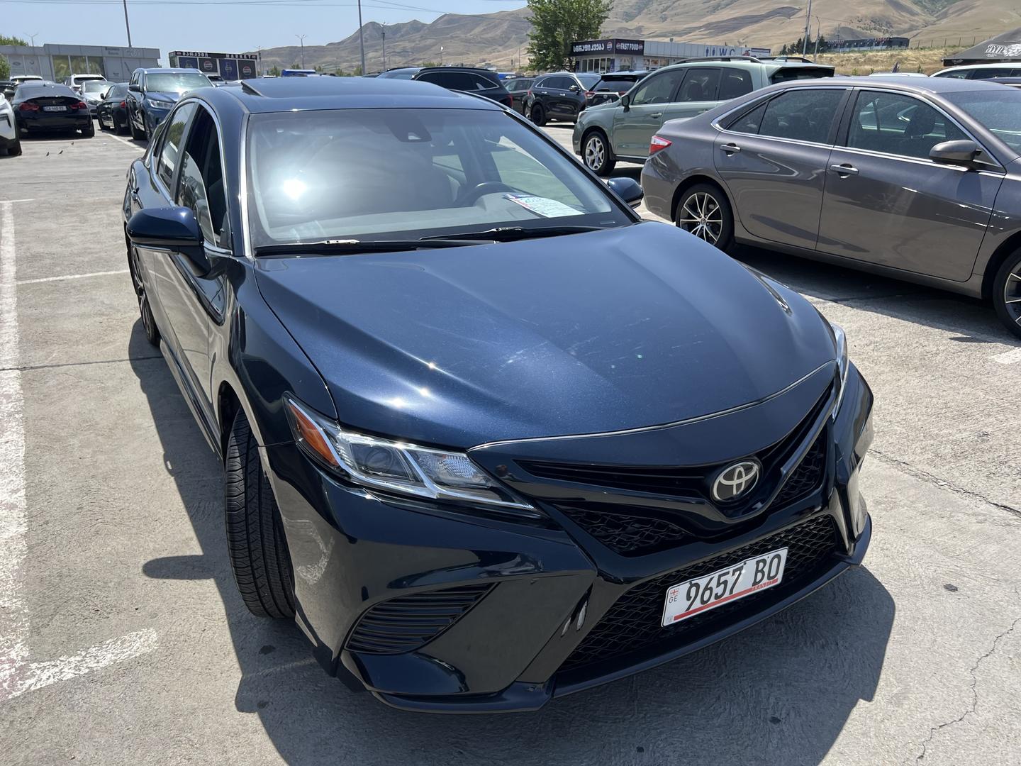 Toyota Camry 2018 — photo 2