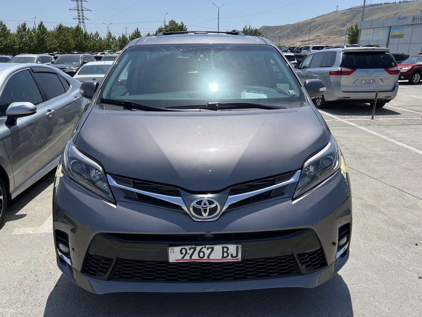 Toyota Sienna 2015 — photo 2