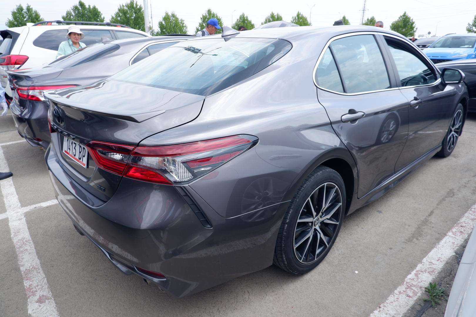 Toyota Camry 2021 — photo 2