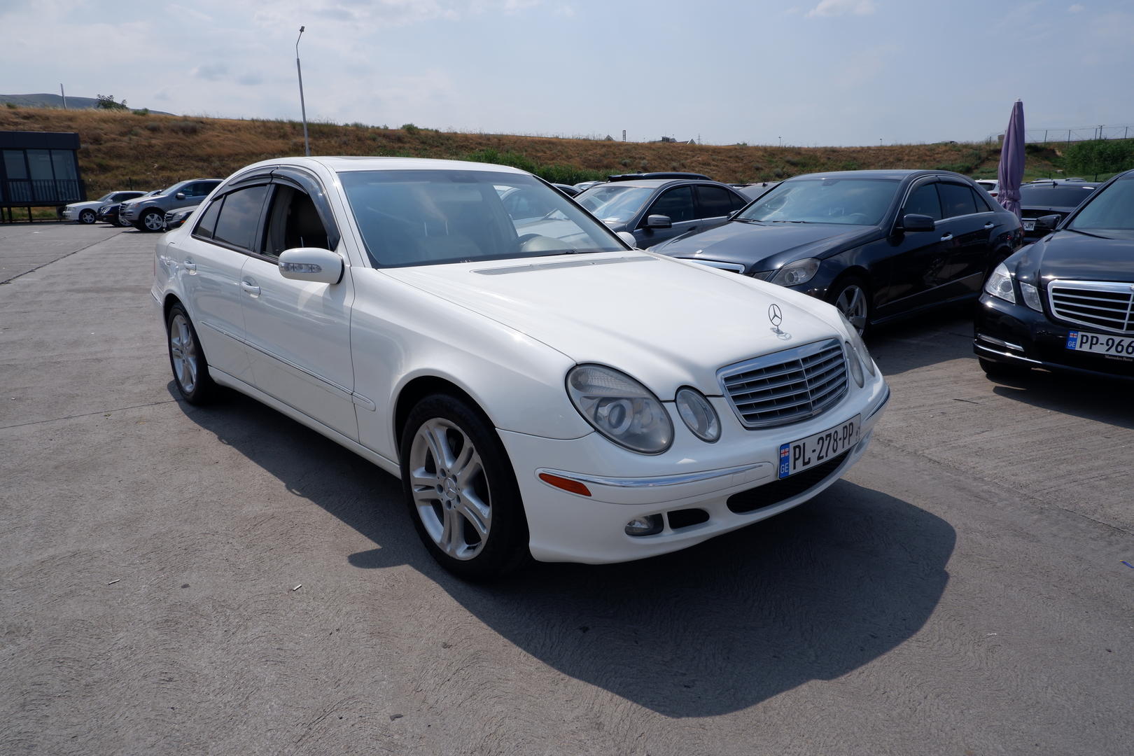 Mercedes-Benz E 350 2006 — photo 2