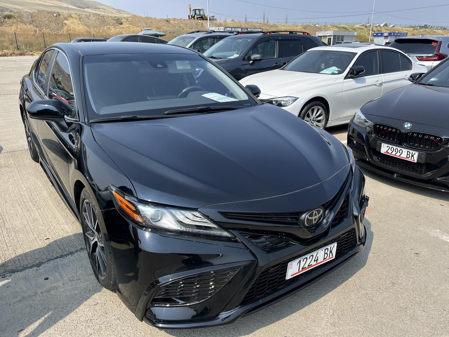 Toyota Camry 2021 — photo 2