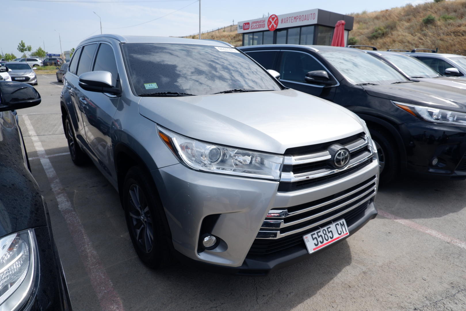 Toyota Highlander 2018 — photo 2